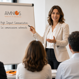 Una formatrice comunica con autorevolezza durante il corso High Impact Communication di AmniOs